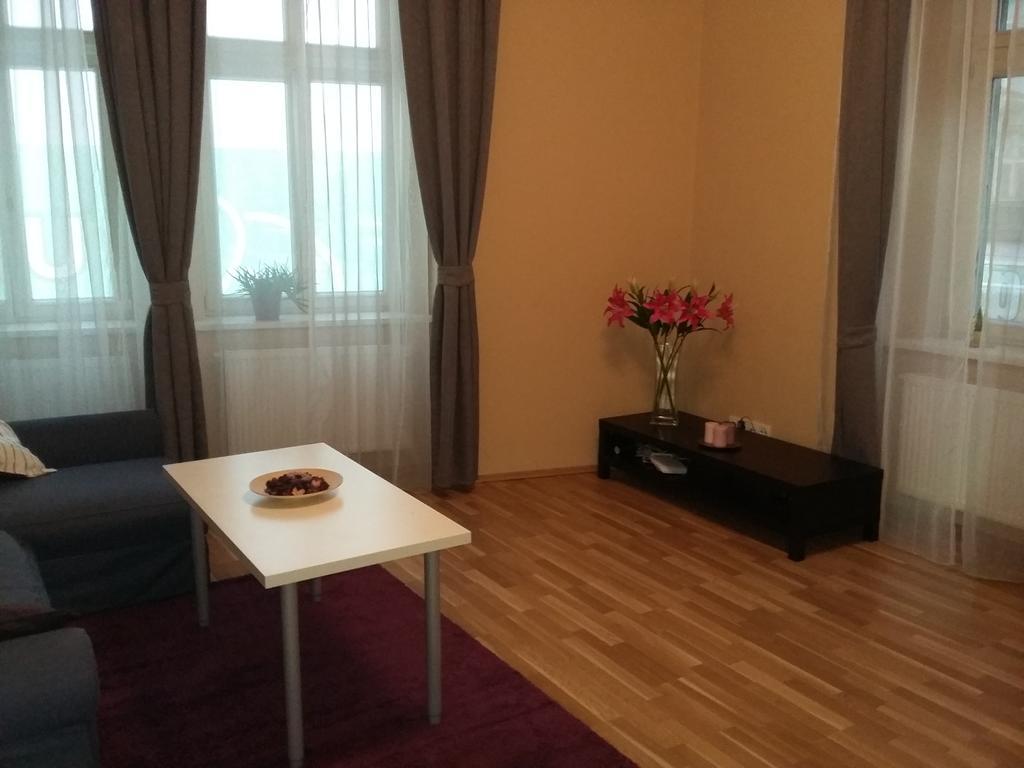 Apartment Vltavska B Прага Екстер'єр фото